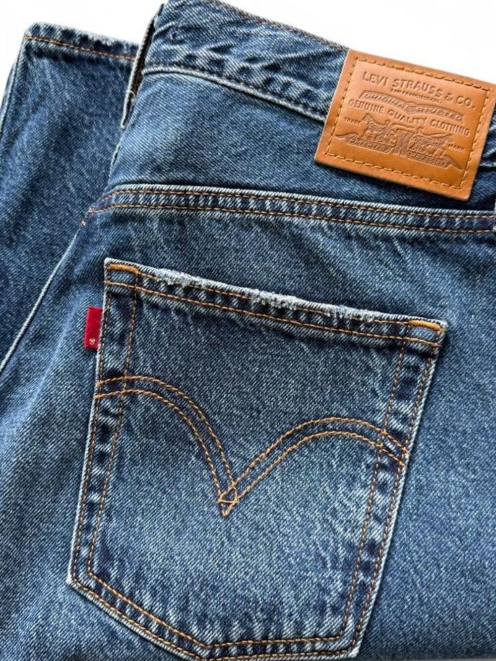 Levi’s Ribcage Wide Leg dark wash denim. Size 31